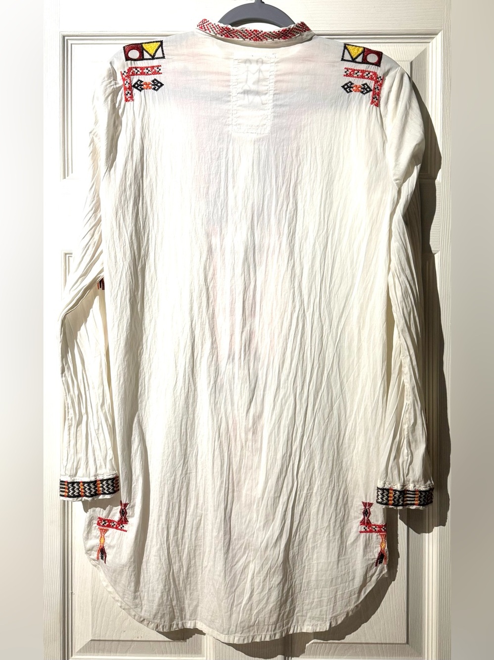 Johnny Was White Button-Down Shirt with Multicolor Embroidery - Picture 3 of 7